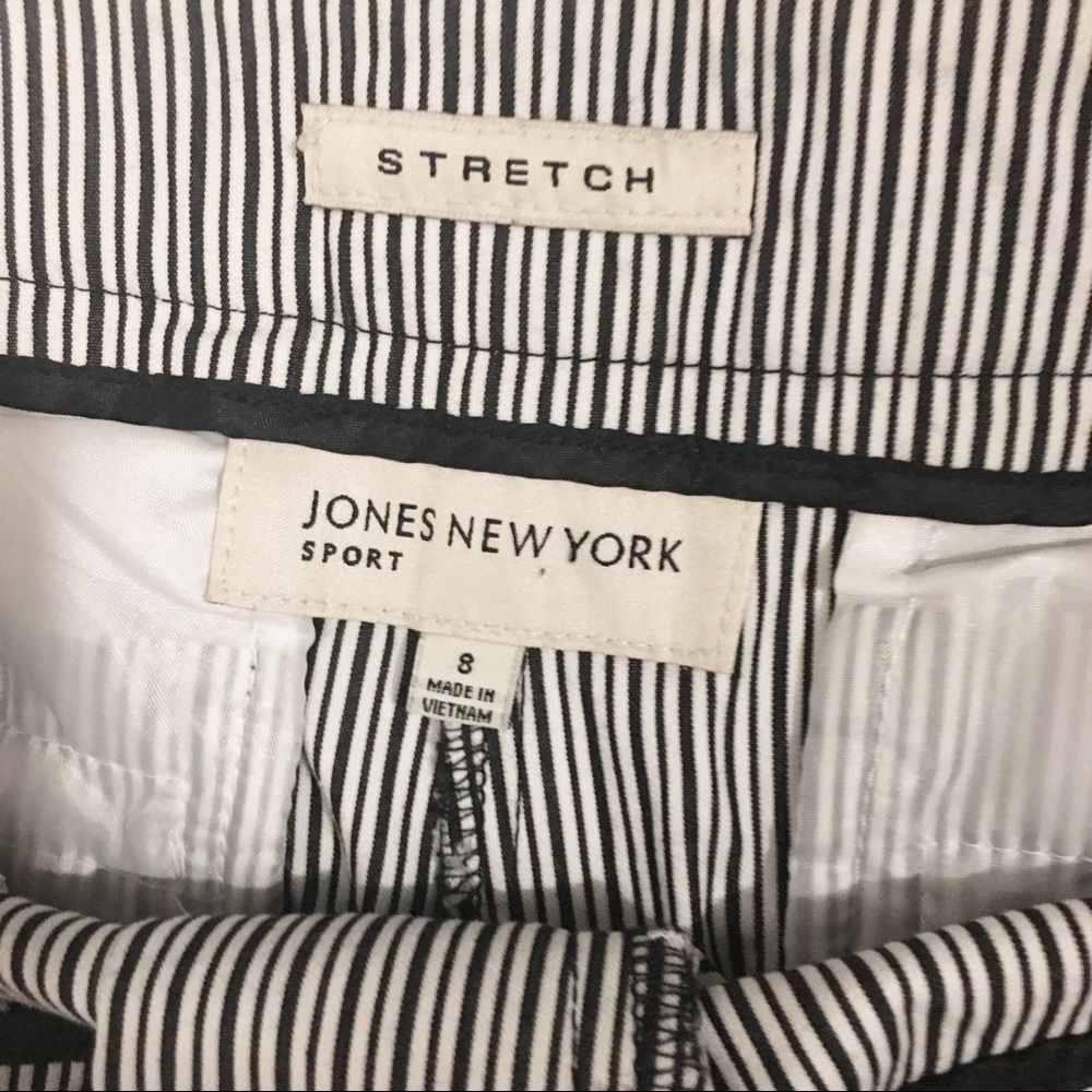 𝅺JONES New York Striped Shorts Flat Front - Picture 5 of 5